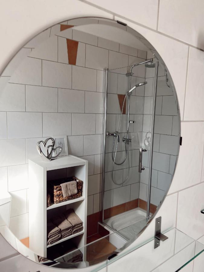 Ferienwohnung Moselflair Mit Direktem Blick Auf Die Mosel Und Weinberge Oberfell Exterior foto